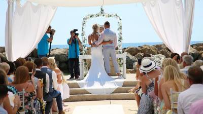 Киприотам запретили танцевать на свадьбах из-за коронавируса