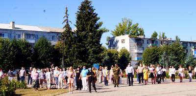 День флага в Лисичанске, поборы в школах и новые случаи коронавируса: главные новости за 23 августа