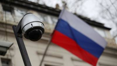 Петербуржцу грозит лишение свободы за брошенный в урну российский флаг