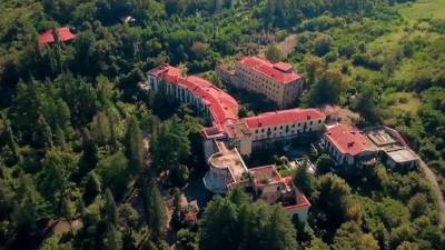 Город заброшенных санаториев: как сейчас выглядит известный советский курорт Грузии