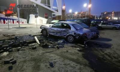 В Екатеринбурге Audi несколько раз протаранила автомобиль на парковке