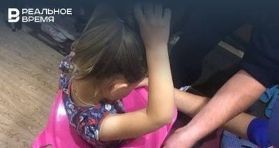 В Казани спасатели помогли 3-летней девочке, которая застряла в туалете