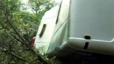 Число жертв падения автобуса с 80-метровой высоты в Грузии выросло до 17