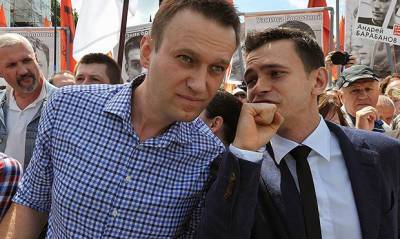 Мундеп Илья Яшин направит запрос в ФСБ из-за слежки спецслужб за Алексеем Навальным
