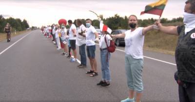 "Живая цепь" солидарности минским протестам в Литве дошла до границы