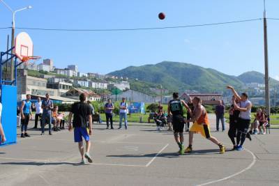 На Сахалине определили победителей турнира по уличному баскетболу "Холмск 3Х3"