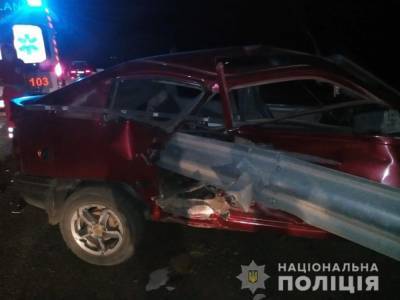 В Одесской области автомобиль влетел в отбойник, погиб ребенок