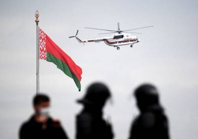 Лукашенко с автоматом и Коля в бронежилете: как прошел 15-й день протестов в Белоруссии