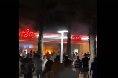 В Геленджике сгорело кафе на Лермонтовском бульваре