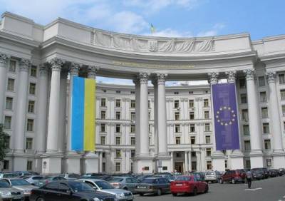 Киев посоветовал Минску не отвергать дружественные советы
