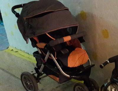 По поводу оставленного без присмотра на улице Воронежа младенца в коляске возбудили уголовное дело