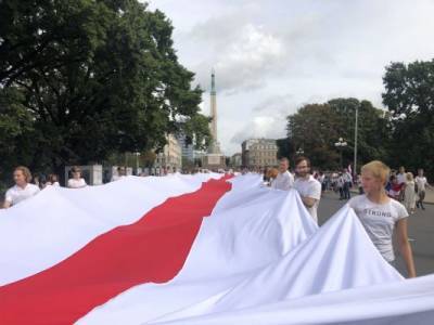 Латвийский политолог: Благосостояние Белоруссии построено на помощи России