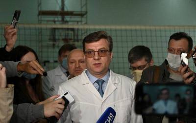 Лечившие Навального омские врачи отрицают давление властей