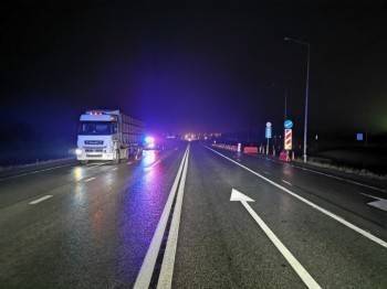 КамАЗ сбил пешехода насмерть ночью на трассе Вологда-Новая Ладога