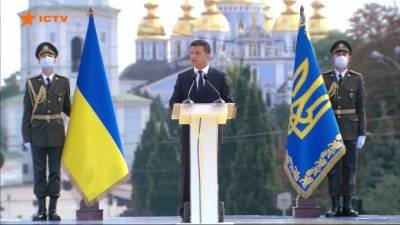 Зеленский пообещал большой парад после завершения конфликта в Донбассе