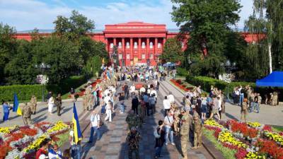 В Киеве проходит Марш защитников Украины (видео)