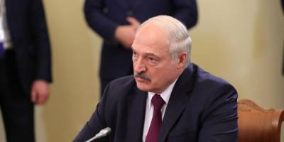 Лукашенко потребовал увольнять учителей-оппозиционеров