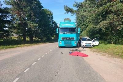 Велосипедист умер под колесами большегруза в Тверской области