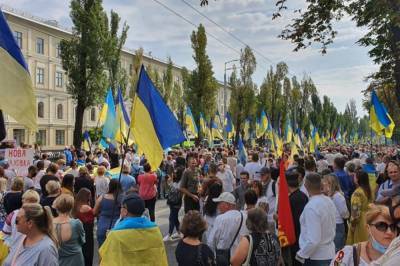 В центре Киева начался Марш защитников ко Дню Независимости (фото и видео)