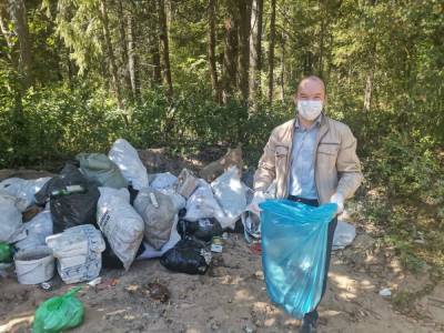 Нижегородские депутаты своими руками убирали свалку мусора в Городецком районе