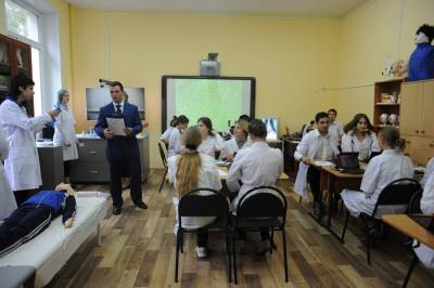 Власти Москвы пока не планируют переводить школы на онлайн-обучение