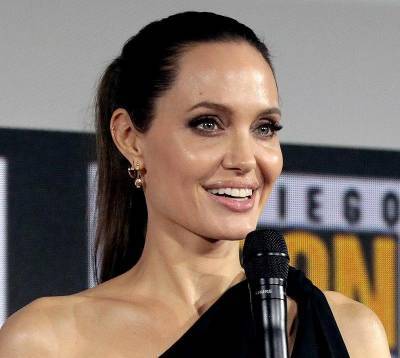 У Анджелины Джоли рассказала о сексе с Брэдом Питтом