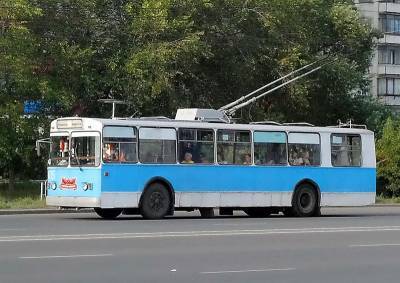 В Смоленске во время поездки в троллейбусе пострадала 64-летняя женщина