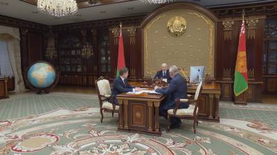 А.Лукашенко: Надо очень активно начинать учебный год