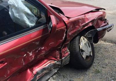 Житель Екатеринбурга решил отомстить супруге и несколько раз протаранил ее машину своей