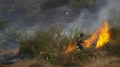Бегун из Аризоны стал свидетелем пожара — и начал тушить его собственными ногами