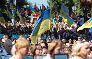 В Киеве прошел Марш защитников Украины, который охватил весь центр города
