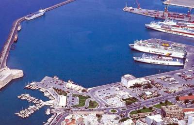 В греческом порту Ираклиона произошел взрыв – пострадали четверо моряков
