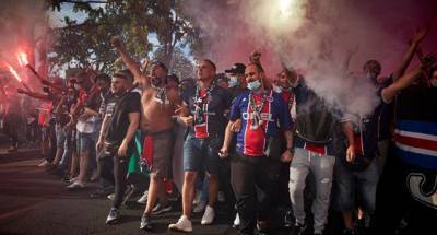 В Париже за беспорядки задержаны 158 футбольных фанатов, 49 — подростки