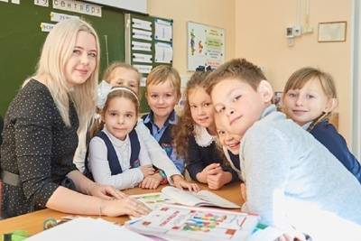 Родителям школьников Тверской области хотят выдавать деньги на сбор детей в школу
