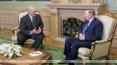 Лукашенко поздравил Кучму с Днем независимости Украины