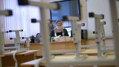 Учителя в масках и тесты на COVID: новые правила в школах Севастополя