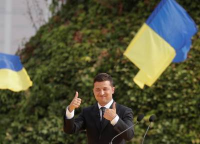 Грустное посмешище, стыд, цирк и шоу: украинцы в соцсетях раскритиковали концерт Зеленского ко Дню Независимости