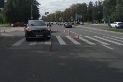 Водитель Mazda сбил женщину на пeрекрестке в Чебоксарах