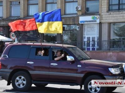 День Независимости в регионах: Николаевские военнослужащие в честь праздника провели автопробег