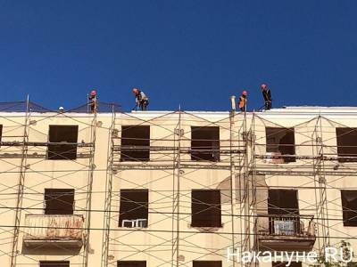 В Екатеринбурге рабочие сняли крышу здания, на месте которого построят новый концертный зал филармонии