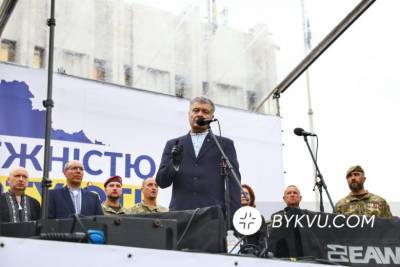 «С независимостью не шутят»: Порошенко выступил на Марше защитников