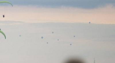 Лукашенко бросил военных к границе с Литвой, чтобы "не допустить" воздушные шарики (фото)
