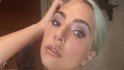 Леди Гага показала яркий макияж: чем повторить образ