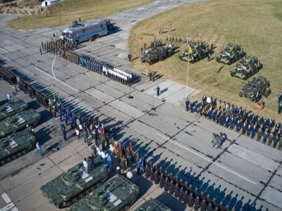 Зеленский присвоил почетные звания двум воинским частям и бригаде морской пехоты
