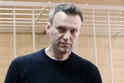Суд приостановил уголовное дело Навального из-за его комы