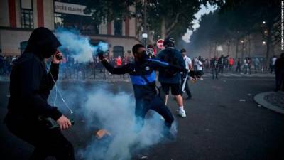 Беспорядки на Елисейских полях: Париж возмутился после гола француза