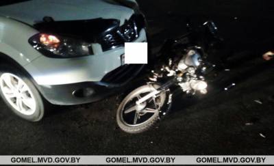 В Светлогорске ночью подростки на мопеде врезались в автомобиль, двое пострадавших