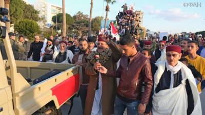 Ливийцы призывают продолжить мирные демонстрации против боевиков ПНС