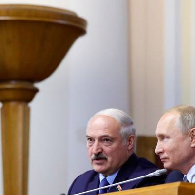 Владмир Путин и Александр Лукашенко обсудили по телефону ситуацию в Белорусии