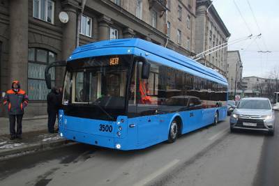 Безбилетница из Ростовской области избила кондуктора троллейбуса в Питере